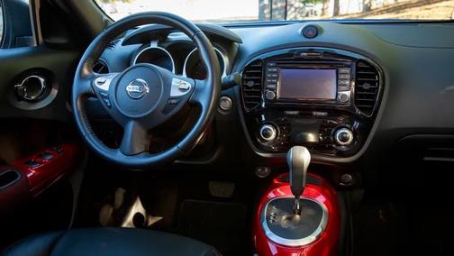 Black 2015 Nissan Juke SV