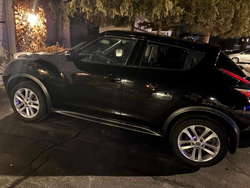 Black 2015 Nissan Juke SV