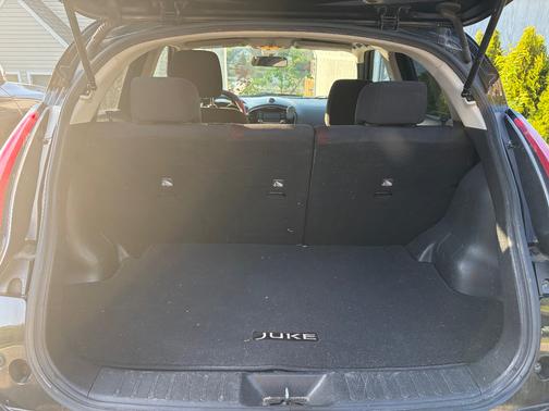 Black 2015 Nissan Juke SV