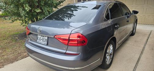 2016 Volkswagen Passat 1.8T R-Line