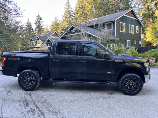 Black 2015 Ford F-150 XLT