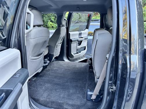 Black 2015 Ford F-150 XLT