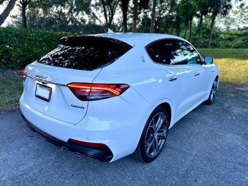 White 2021 Maserati Levante Base