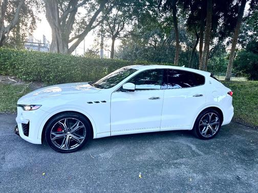 White 2021 Maserati Levante Base