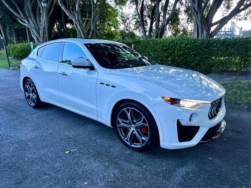 White 2021 Maserati Levante Base