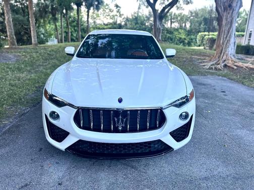 White 2021 Maserati Levante Base