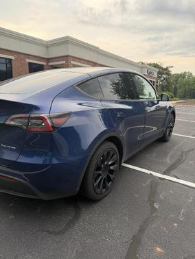 Blue 2022 Tesla Model Y Long Range