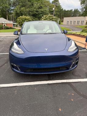Blue 2022 Tesla Model Y Long Range