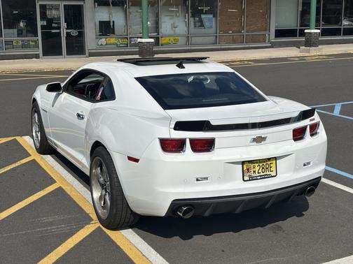 White 2010 Chevrolet Camaro 2SS