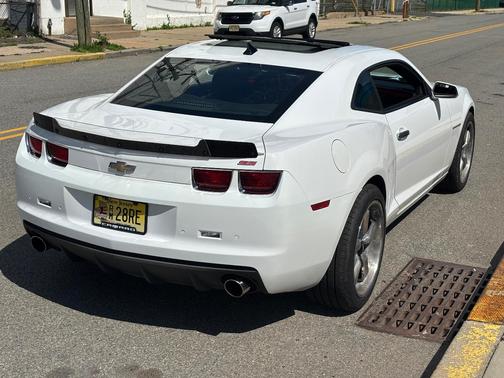 White 2010 Chevrolet Camaro 2SS