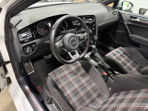 White 2018 Volkswagen Golf GTI 2.0T S 4-Door