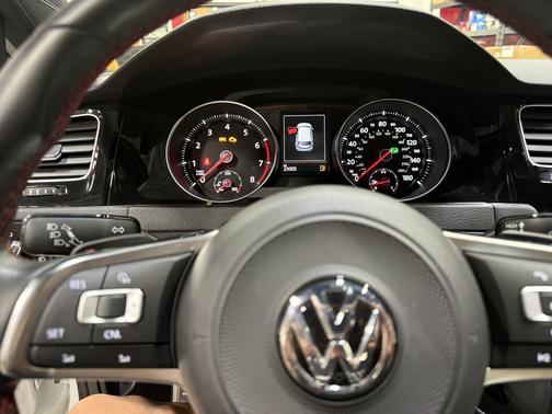 White 2018 Volkswagen Golf GTI 2.0T S 4-Door