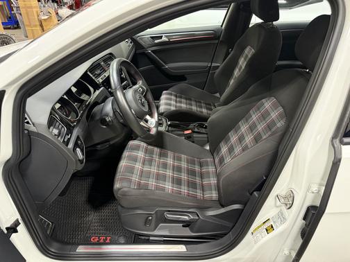 White 2018 Volkswagen Golf GTI 2.0T S 4-Door