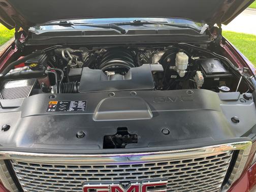 Red 2016 GMC Yukon XL Denali