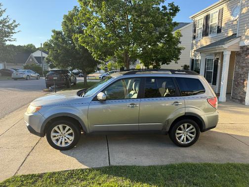 Silver 2011 Subaru Forester 2.5 X Premium