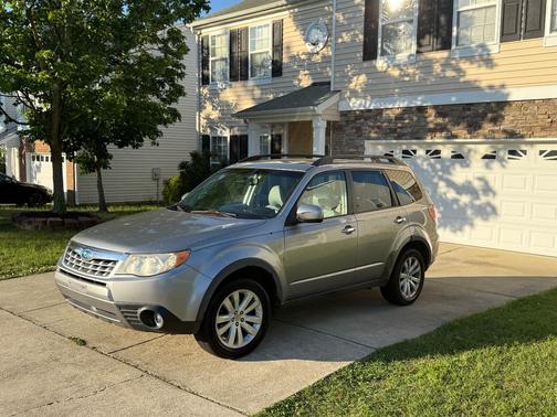 Silver 2011 Subaru Forester 2.5 X Premium