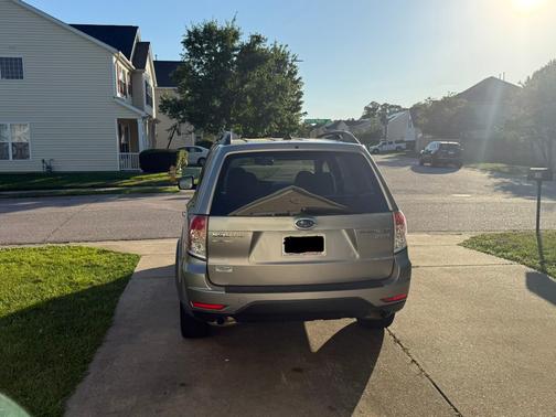 Silver 2011 Subaru Forester 2.5 X Premium