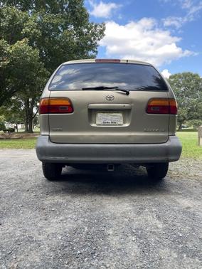 2000 Toyota Sienna LE