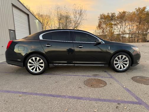 2014 Lincoln MKS Base