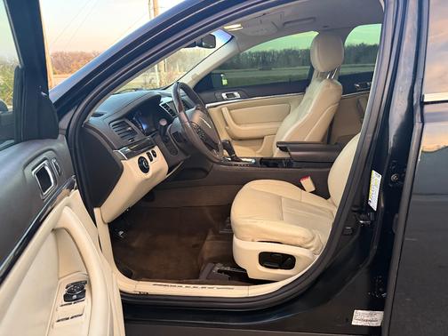 2014 Lincoln MKS Base