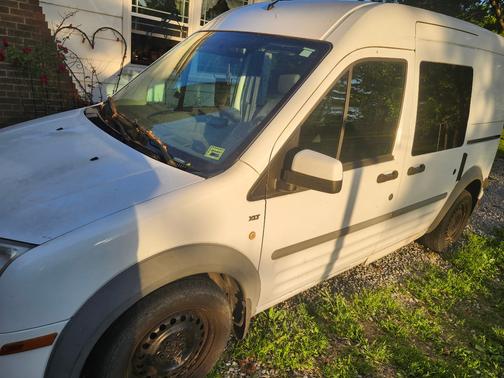 White 2010 Ford Transit Connect XLT