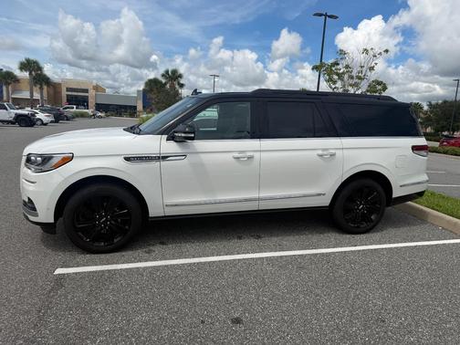 White 2022 Lincoln Navigator L Black Label