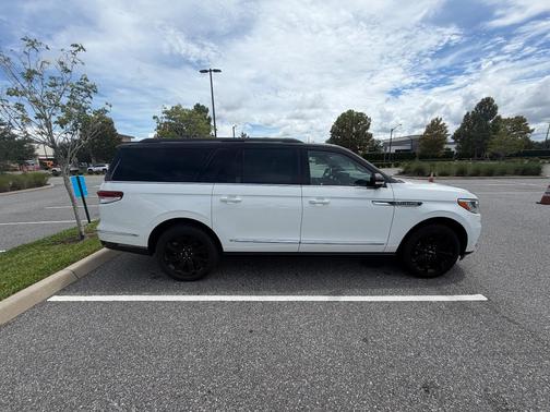 White 2022 Lincoln Navigator L Black Label