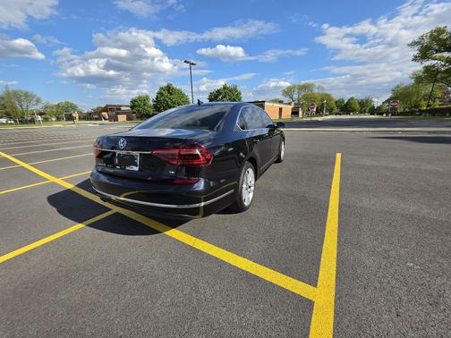 Black 2017 Volkswagen Passat 1.8T SE w/Technology