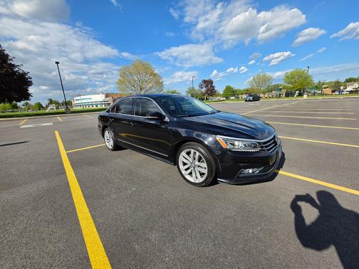 Black 2017 Volkswagen Passat 1.8T SE w/Technology