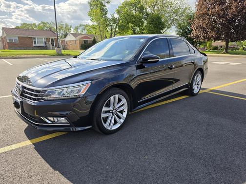 Black 2017 Volkswagen Passat 1.8T SE w/Technology