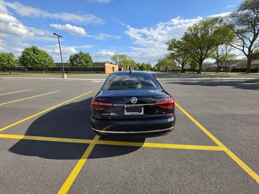 Black 2017 Volkswagen Passat 1.8T SE w/Technology