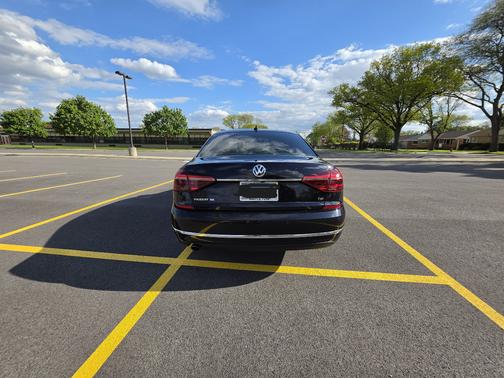 Black 2017 Volkswagen Passat 1.8T SE w/Technology