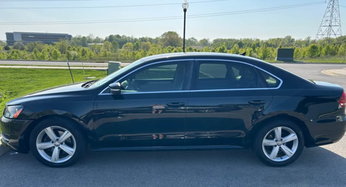 2013 Volkswagen Passat 2.0 TDI SE w/ Sunroof