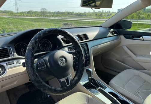 2013 Volkswagen Passat 2.0 TDI SE w/ Sunroof