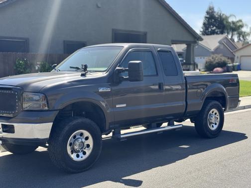 2005 Ford F-250 XLT SuperCab Super Duty