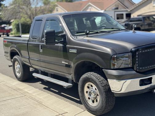 2005 Ford F-250 XLT SuperCab Super Duty