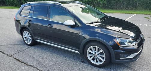 Black 2017 Volkswagen Golf Alltrack TSI SE