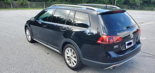 Black 2017 Volkswagen Golf Alltrack TSI SE