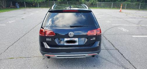 Black 2017 Volkswagen Golf Alltrack TSI SE