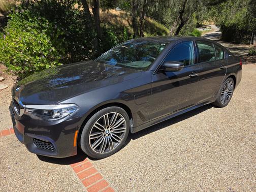 Black 2018 BMW 530e iPerformance