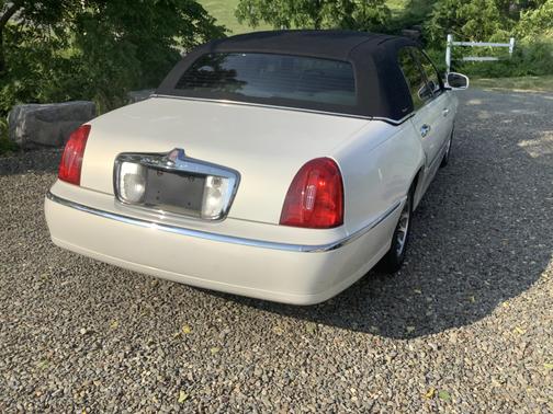 2002 Lincoln Town Car Signature