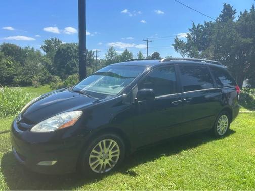 Black 2010 Toyota Sienna XLE