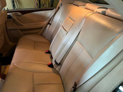 Beige 2000 Mercedes-Benz E-Class E320