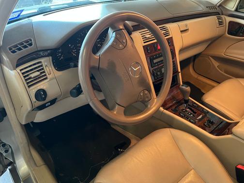 Beige 2000 Mercedes-Benz E-Class E320
