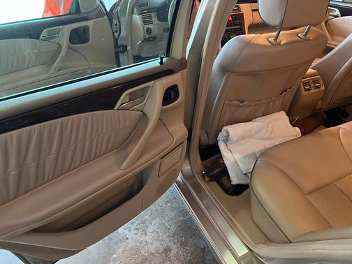 Beige 2000 Mercedes-Benz E-Class E320