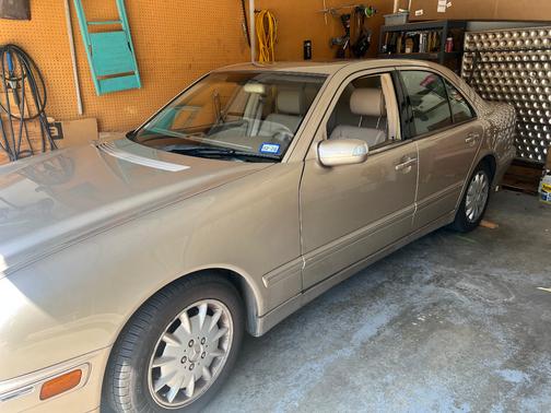 Beige 2000 Mercedes-Benz E-Class E320