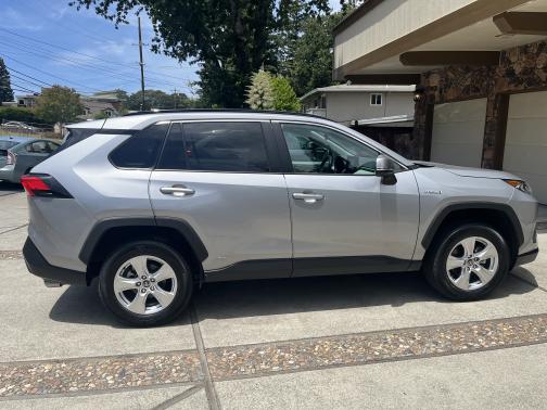 2021 Toyota RAV4 Hybrid XLE