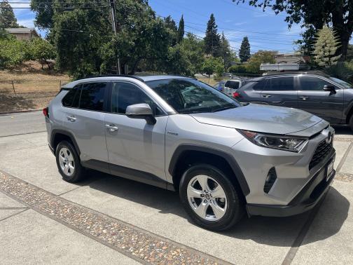 2021 Toyota RAV4 Hybrid XLE