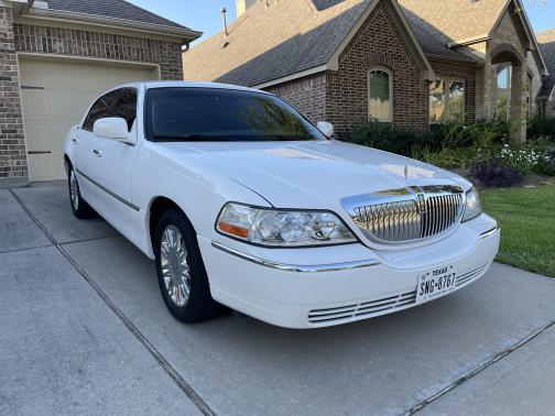 2011 Lincoln Town Car Signature Limited