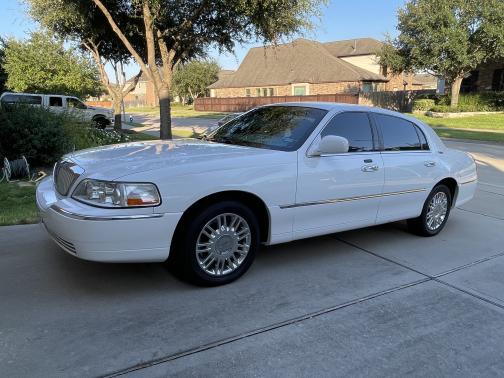 2011 Lincoln Town Car Signature Limited